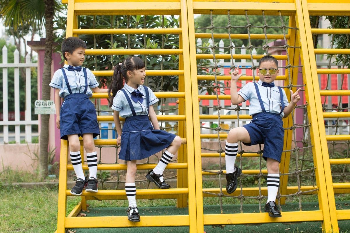 Ground play monkey bar