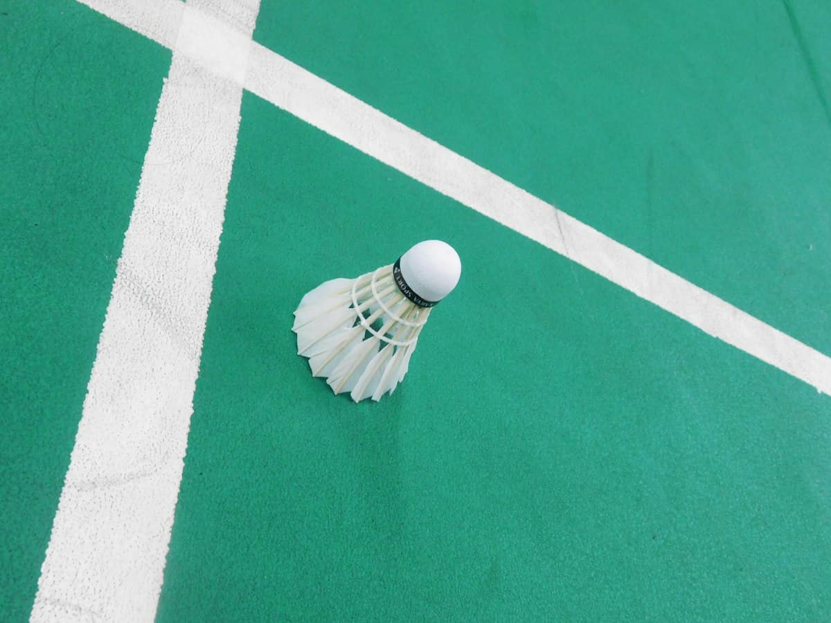 Shuttlecock game